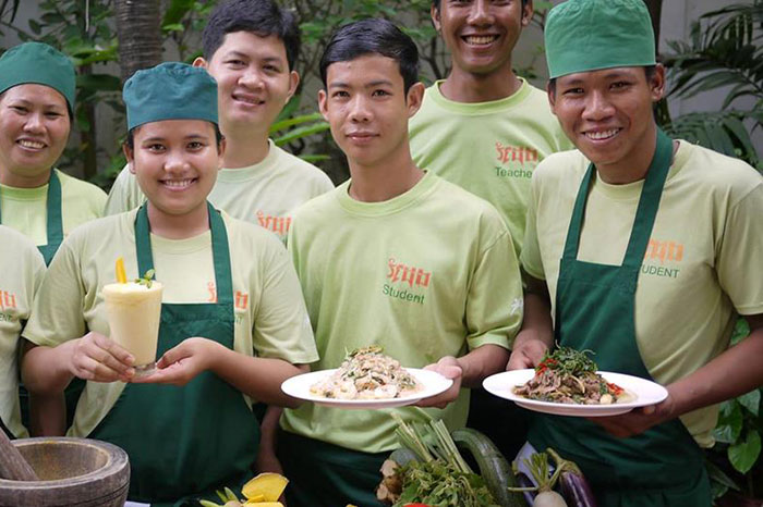 voyage solidaire Cambodge friends restaurant